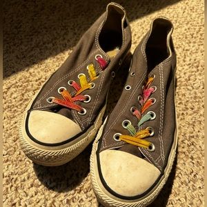 Grey converse low tops